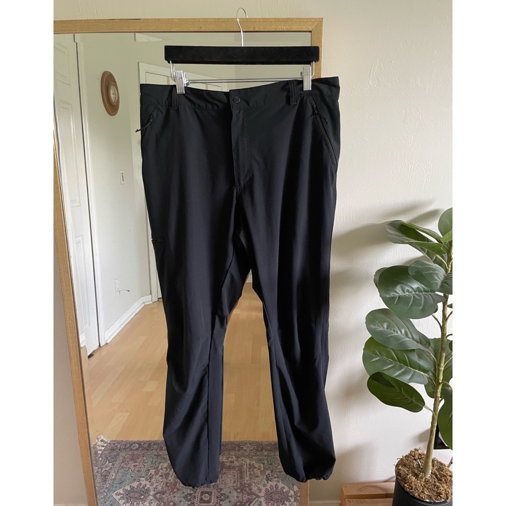 Columbia men black hiking joggers large